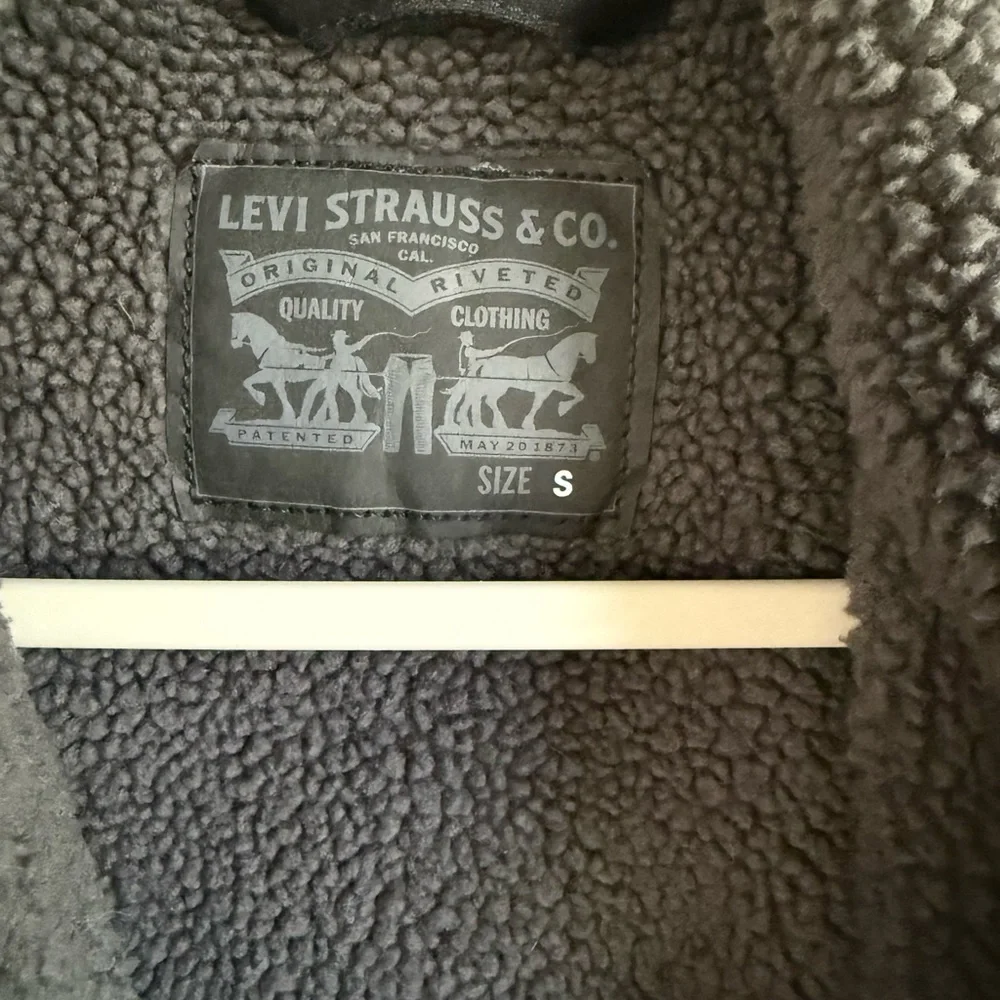 Levi's Women’s Black Denim Jacket - Picture 4 of 4